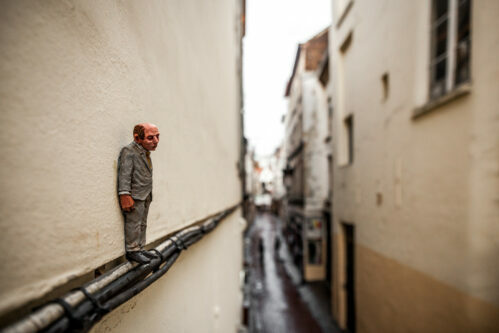 Isaac Cordal // Cement Eclipses © Gauthier Houba